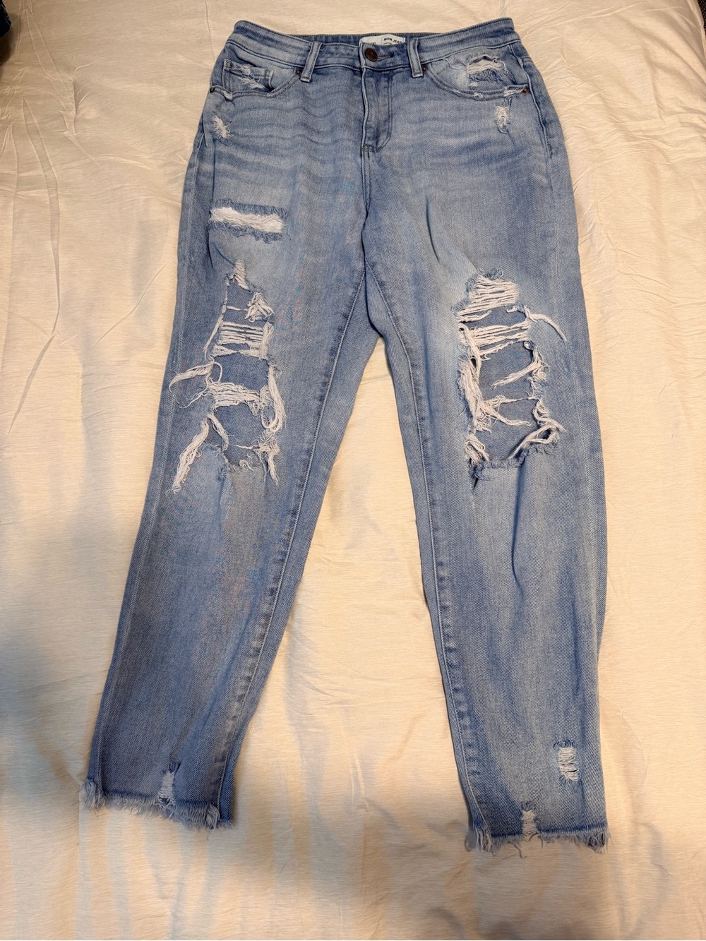 BKE size 26 Light Blue Distressed Mom Jeans, like new